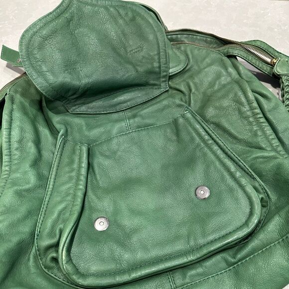 BULGA Green Shoulder Bag with Casual Design and Spacious Interior - Picture 10 of 12